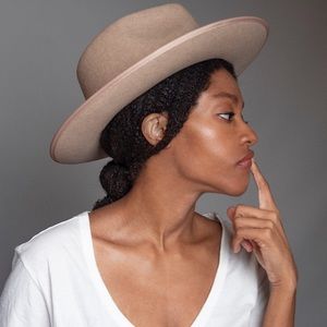 Meet your Posher, Liana